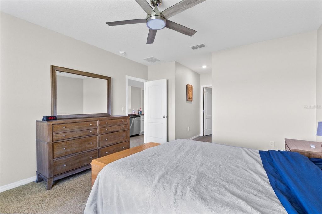 Image 7 of property listing at 5207 MAHOGANY DRIVE, Mount Dora, FL 32757