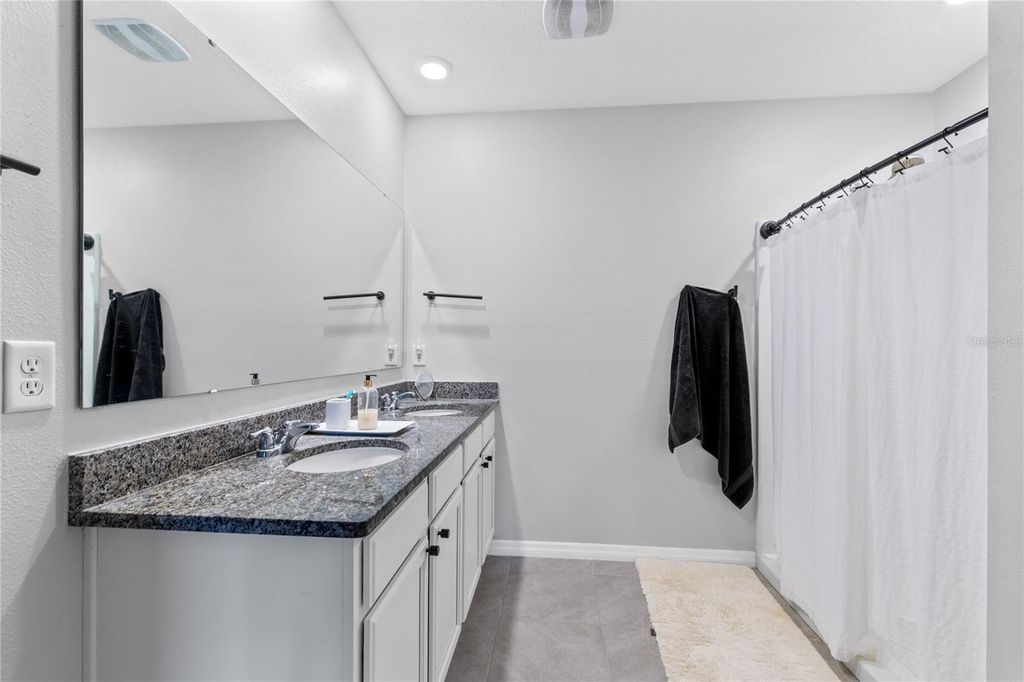 Image 8 of property listing at 5207 MAHOGANY DRIVE, Mount Dora, FL 32757
