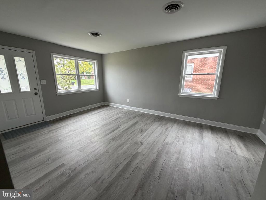 225 BASSETT AVE, NEW CASTLE, DE 19720 — photo 2