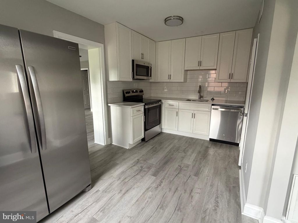 225 BASSETT AVE, NEW CASTLE, DE 19720 — photo 4