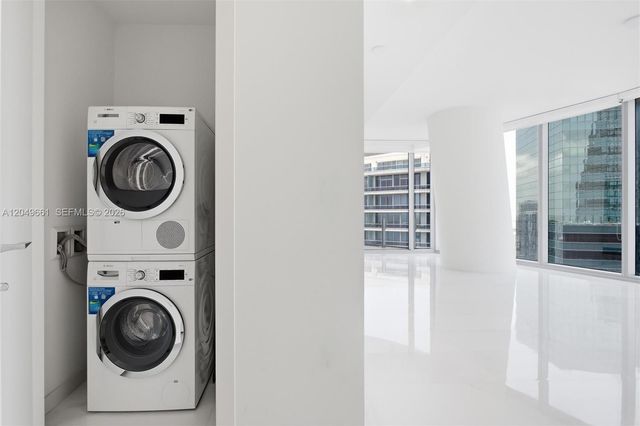 300 Biscayne Boulevard Way 4808W, Miami, FL 33131
