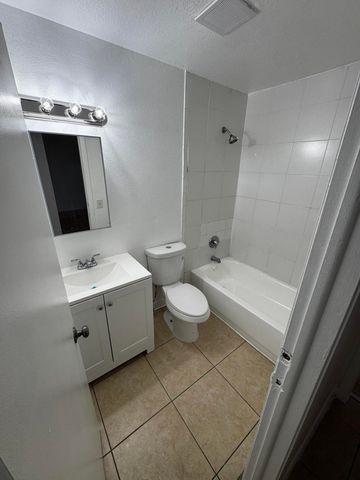 1641 W 27th Street D, Riviera Beach, FL 33404
