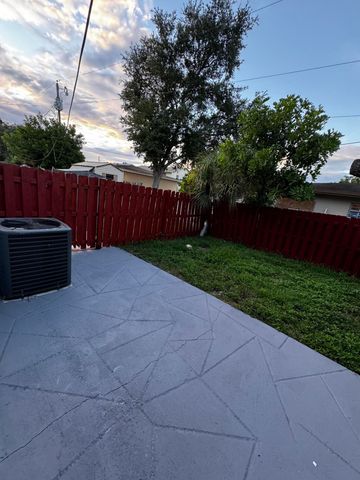 1641 W 27th Street D, Riviera Beach, FL 33404