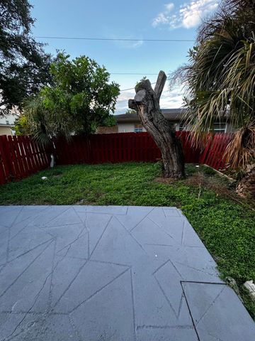 1641 W 27th Street D, Riviera Beach, FL 33404