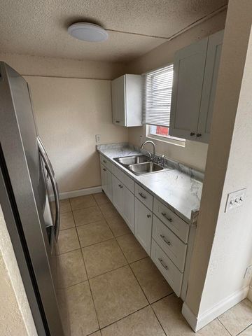 1641 W 27th Street D, Riviera Beach, FL 33404