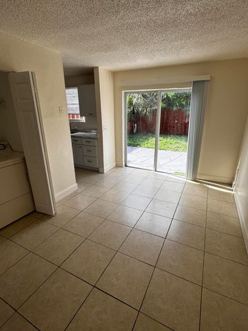 1641 W 27th Street D, Riviera Beach, FL 33404