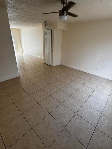1641 W 27th Street D, Riviera Beach, FL 33404