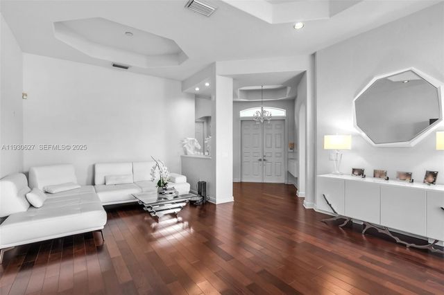 1091 Waterside Ln, Hollywood, FL 33019