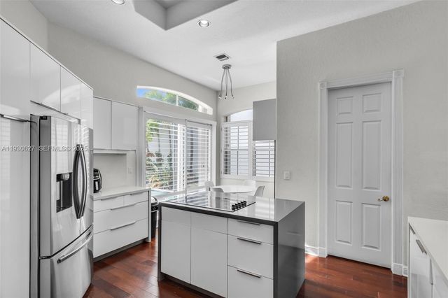 1091 Waterside Ln, Hollywood, FL 33019