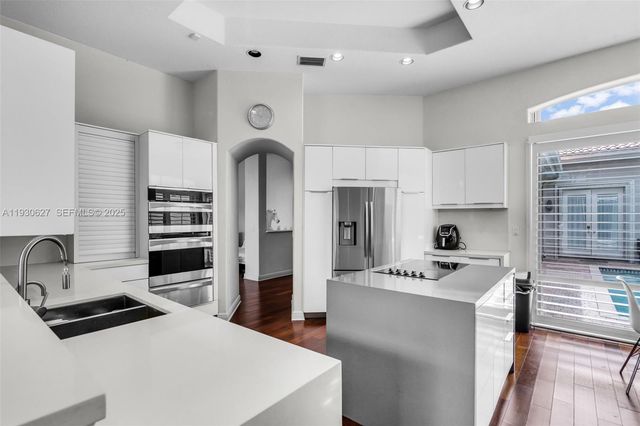 1091 Waterside Ln, Hollywood, FL 33019