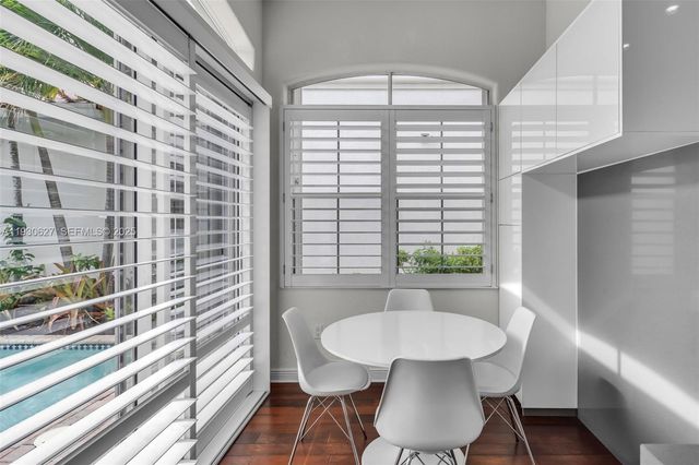 1091 Waterside Ln, Hollywood, FL 33019