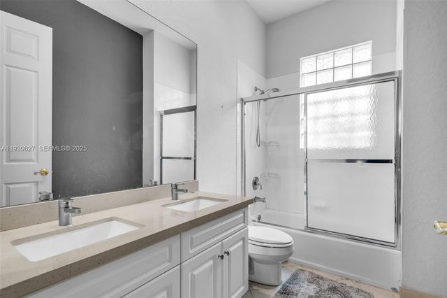 1091 Waterside Ln, Hollywood, FL 33019