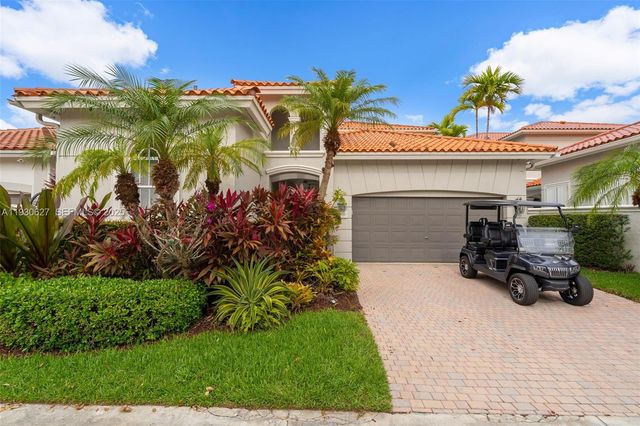 1091 Waterside Ln, Hollywood, FL 33019