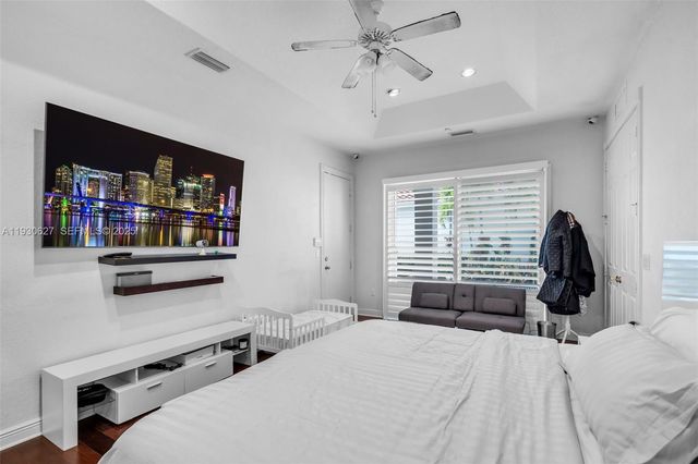 1091 Waterside Ln, Hollywood, FL 33019