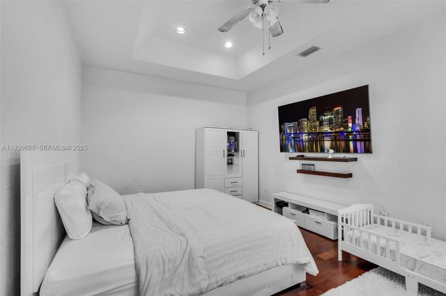 1091 Waterside Ln, Hollywood, FL 33019