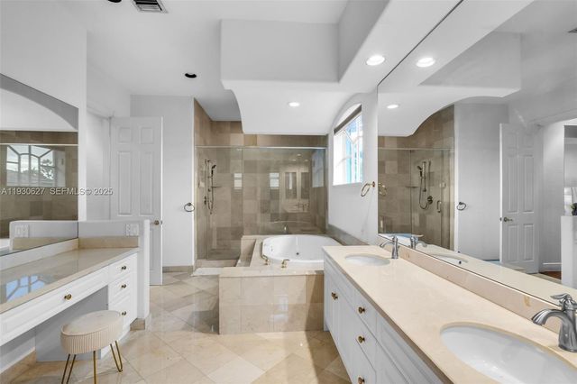 1091 Waterside Ln, Hollywood, FL 33019