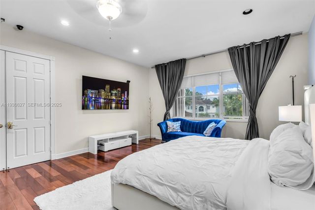 1091 Waterside Ln, Hollywood, FL 33019