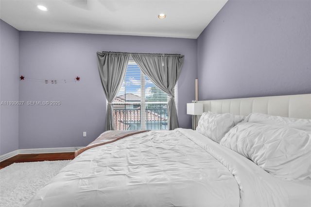 1091 Waterside Ln, Hollywood, FL 33019