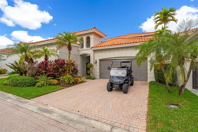 1091 Waterside Ln, Hollywood, FL 33019