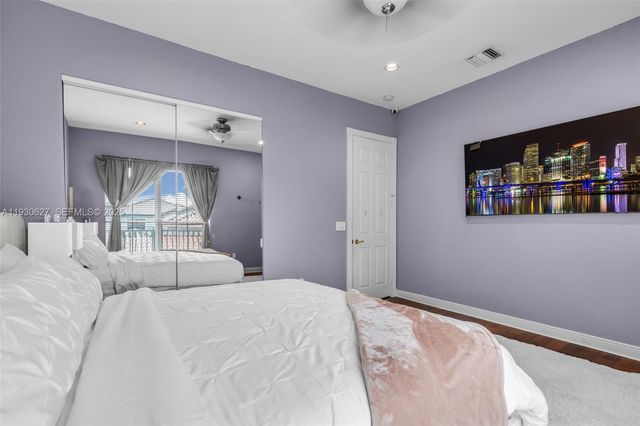 1091 Waterside Ln, Hollywood, FL 33019