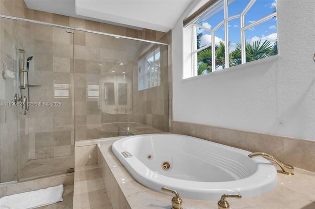 1091 Waterside Ln, Hollywood, FL 33019