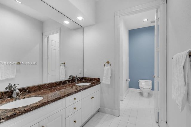 1091 Waterside Ln, Hollywood, FL 33019