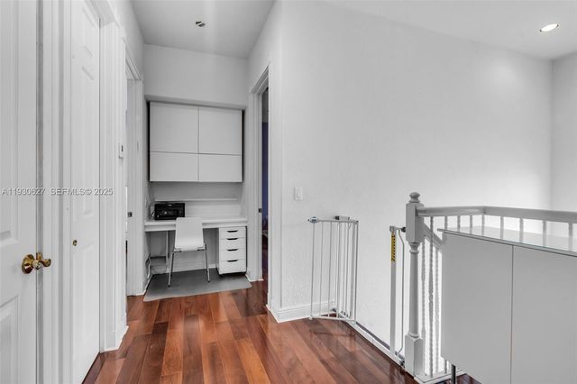 1091 Waterside Ln, Hollywood, FL 33019