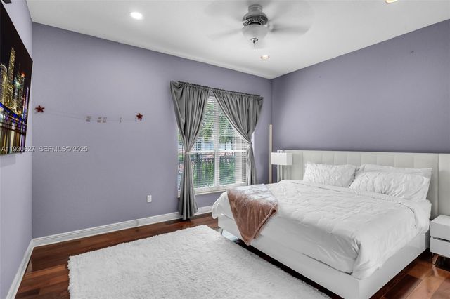 1091 Waterside Ln, Hollywood, FL 33019