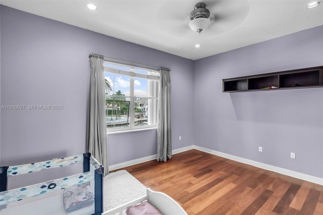 1091 Waterside Ln, Hollywood, FL 33019