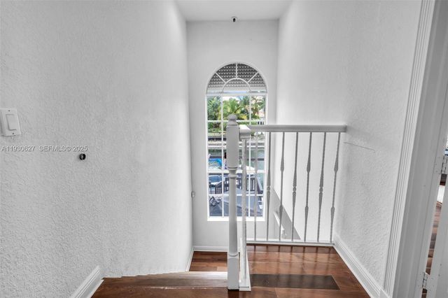 1091 Waterside Ln, Hollywood, FL 33019