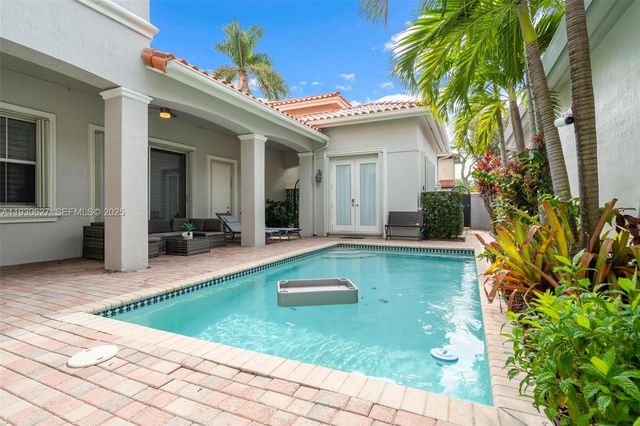 1091 Waterside Ln, Hollywood, FL 33019