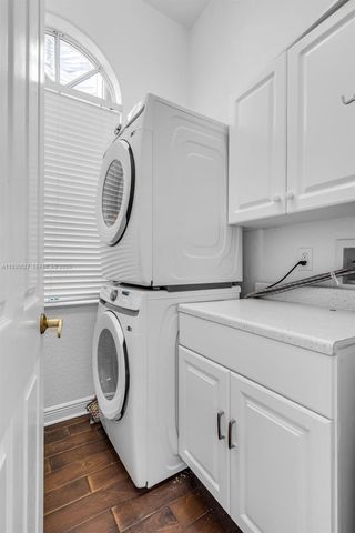 1091 Waterside Ln, Hollywood, FL 33019