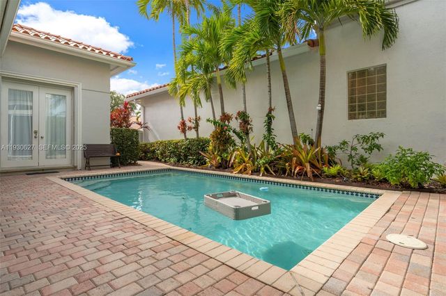 1091 Waterside Ln, Hollywood, FL 33019