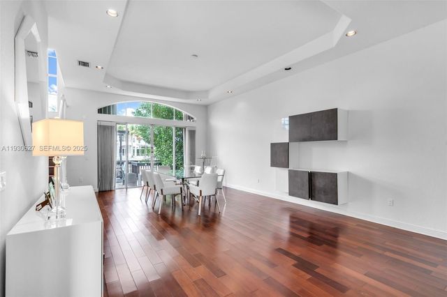 1091 Waterside Ln, Hollywood, FL 33019