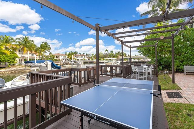 1091 Waterside Ln, Hollywood, FL 33019
