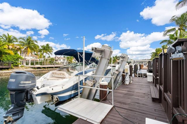 1091 Waterside Ln, Hollywood, FL 33019