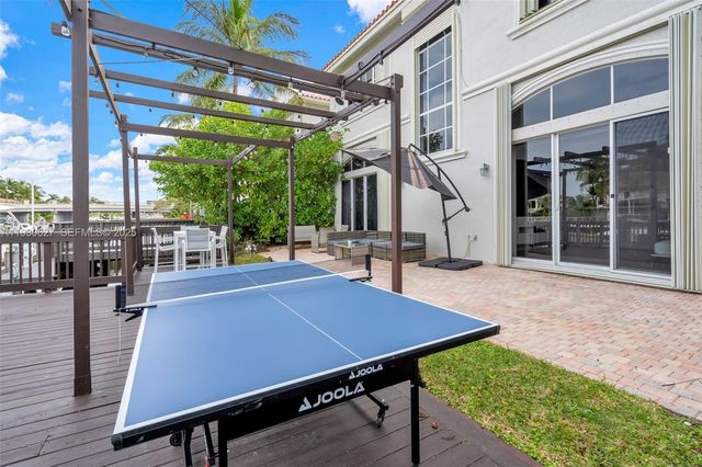 1091 Waterside Ln, Hollywood, FL 33019