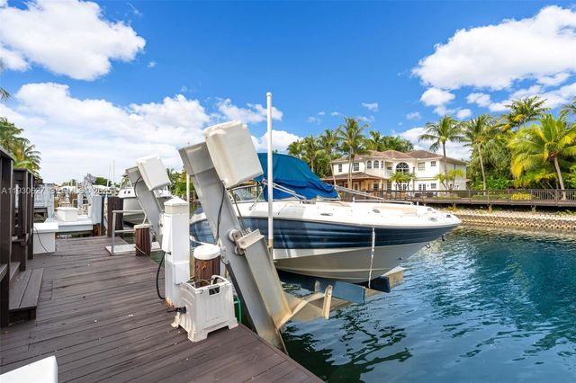 1091 Waterside Ln, Hollywood, FL 33019