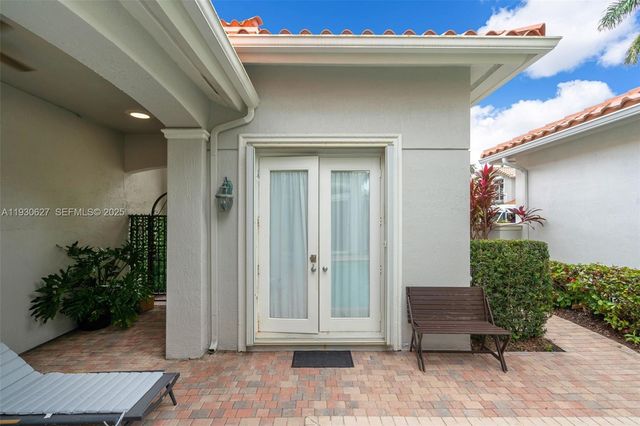 1091 Waterside Ln, Hollywood, FL 33019