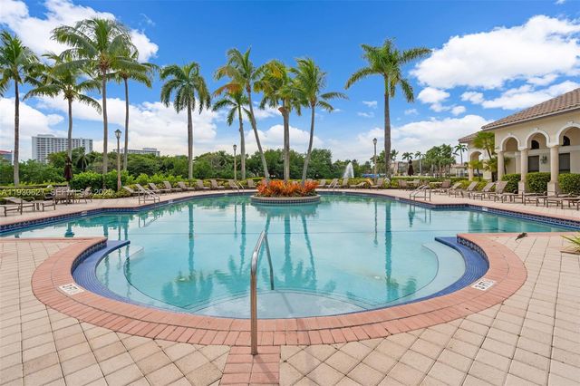 1091 Waterside Ln, Hollywood, FL 33019