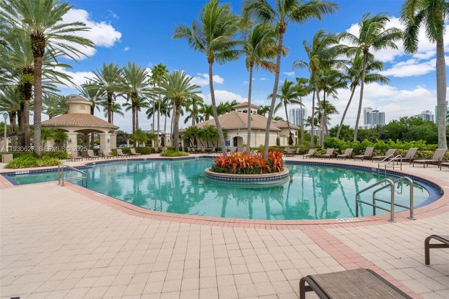 1091 Waterside Ln, Hollywood, FL 33019