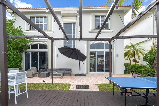 1091 Waterside Ln, Hollywood, FL 33019