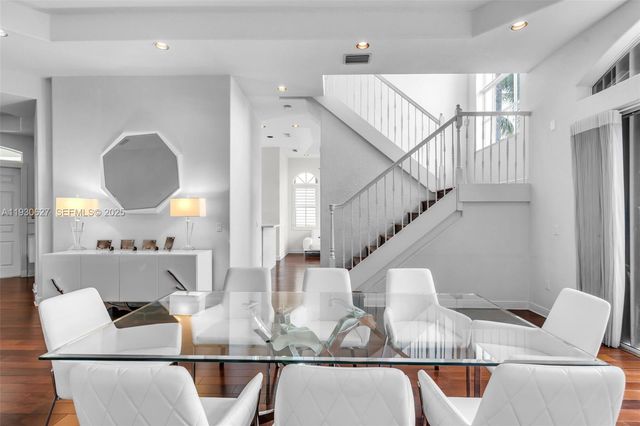 1091 Waterside Ln, Hollywood, FL 33019