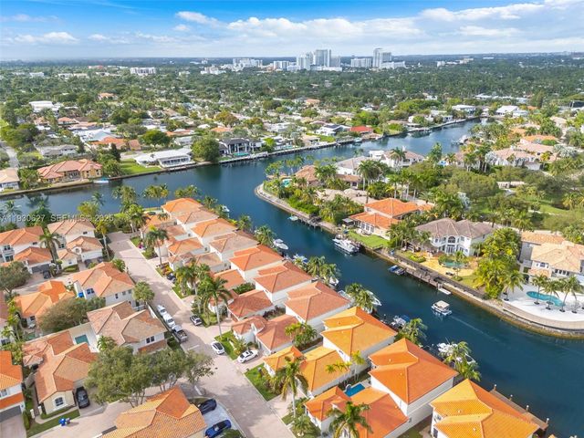 1091 Waterside Ln, Hollywood, FL 33019