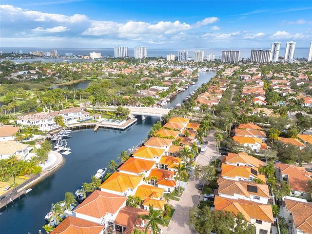 1091 Waterside Ln, Hollywood, FL 33019