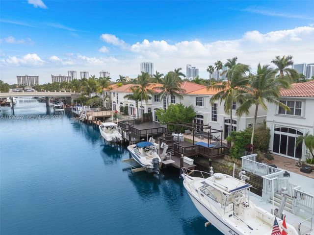 1091 Waterside Ln, Hollywood, FL 33019