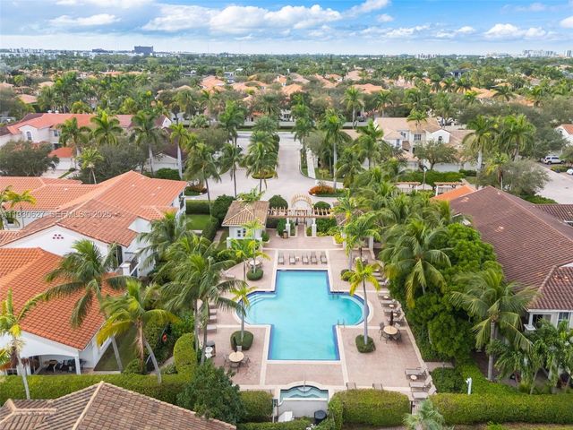 1091 Waterside Ln, Hollywood, FL 33019