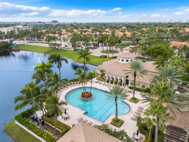 1091 Waterside Ln, Hollywood, FL 33019