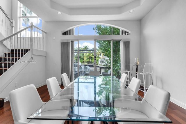 1091 Waterside Ln, Hollywood, FL 33019