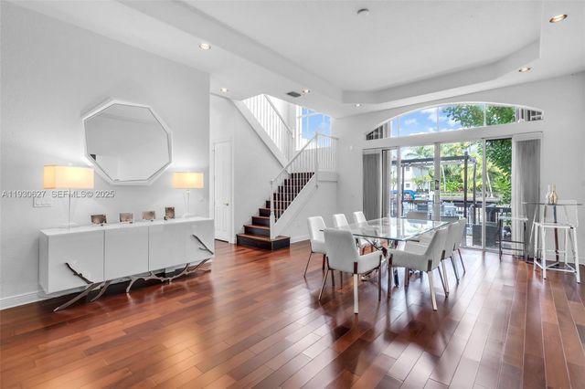 1091 Waterside Ln, Hollywood, FL 33019